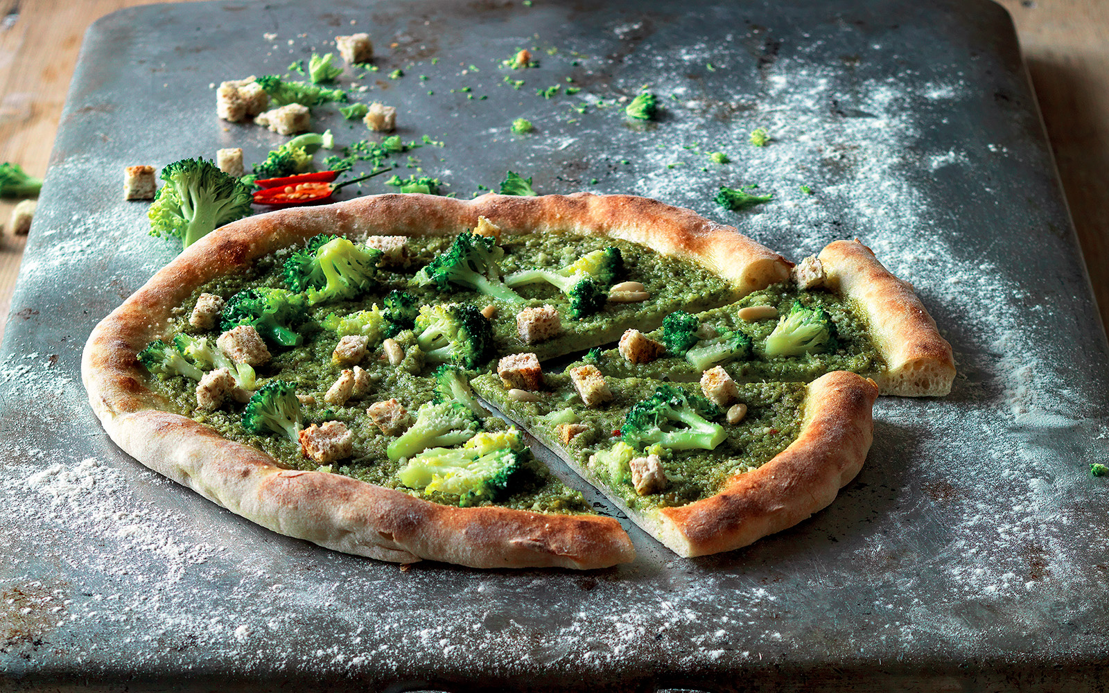 Pizza con broccoli e acciughe